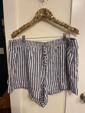 Universal Thread Blue & White Striped Drawstring Women’s Shorts